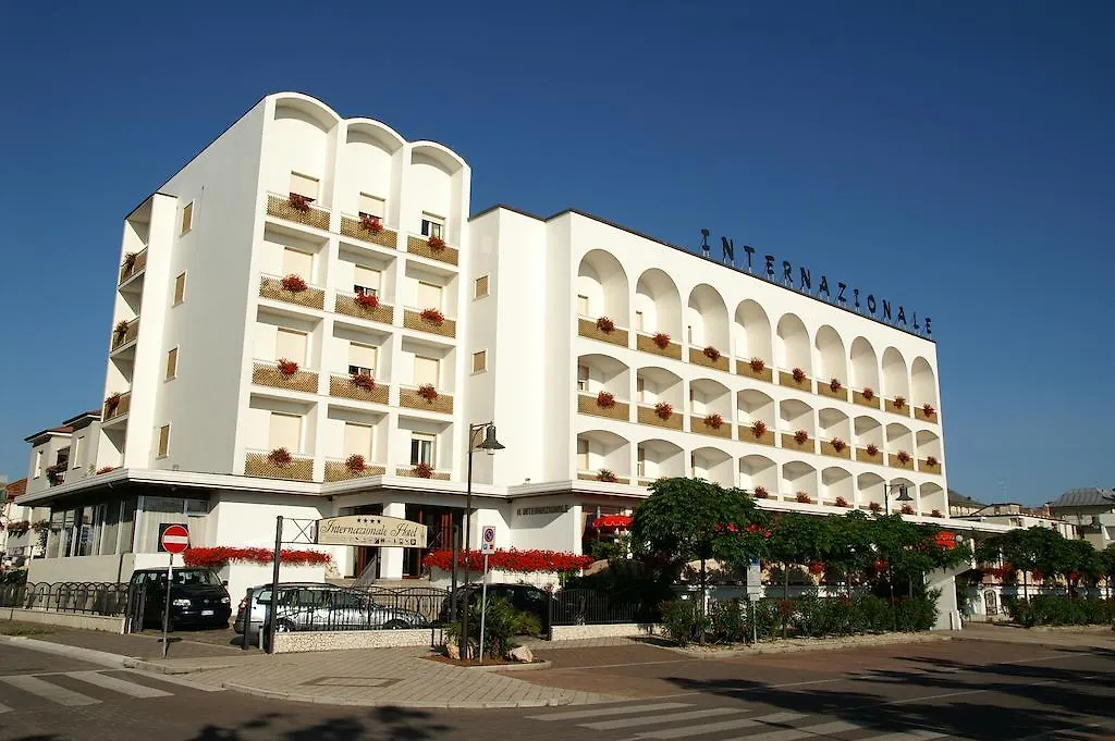 Hotel Internazionale 체제나티코 4*,