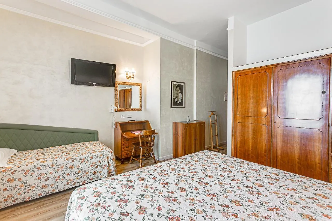 Hotel Internazionale Cesenatico 4*,  Italien